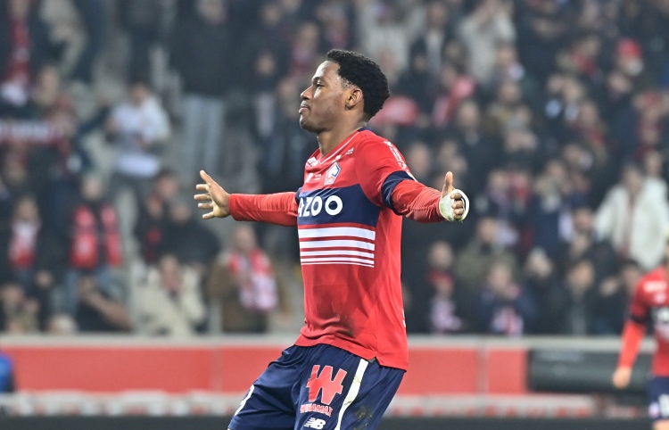 跟隊(duì)記者：預(yù)計(jì)戴維明天上午抵達(dá)都靈，完成加盟尤文程序