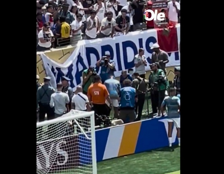 天氣炎熱！世俱杯半決賽場邊志愿者暈倒，姆巴佩上前關(guān)心情況