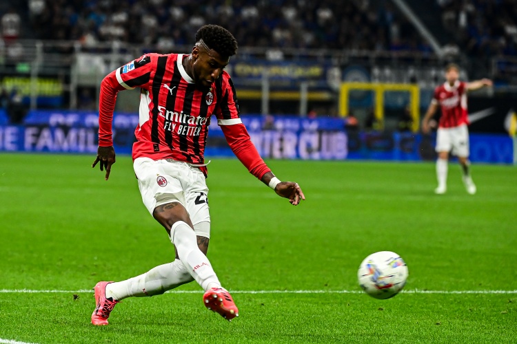 記者：貝蒂斯高層抵達(dá)米蘭城，可能與米蘭探討埃默森的轉(zhuǎn)會(huì)