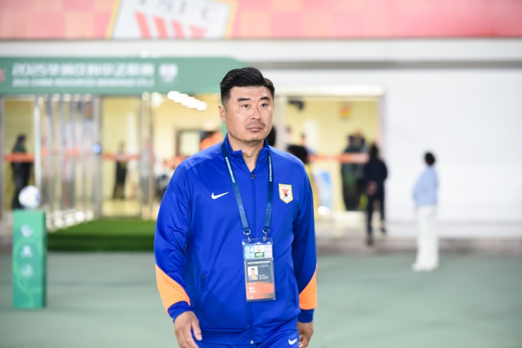 媒體人：韓鵬今天繼續(xù)帶泰山B隊踢中乙，目前他是兩個位置一肩挑