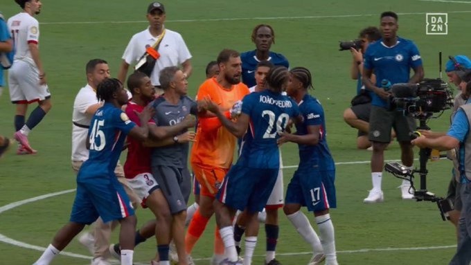 恩里克賽后與若昂-佩德羅沖突，龍賽羅點(diǎn)評(píng)：輸不起，可悲的行為