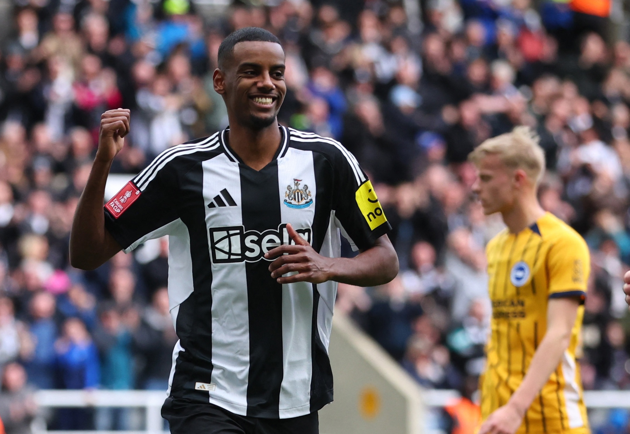 伊蘭加：全隊(duì)都希望下賽季繼續(xù)和伊薩克一起踢球