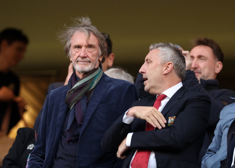 曼聯(lián)冰島會(huì)談推進(jìn)姆貝莫交易，內(nèi)部有人不同意強(qiáng)硬對(duì)待離隊(duì)五人組