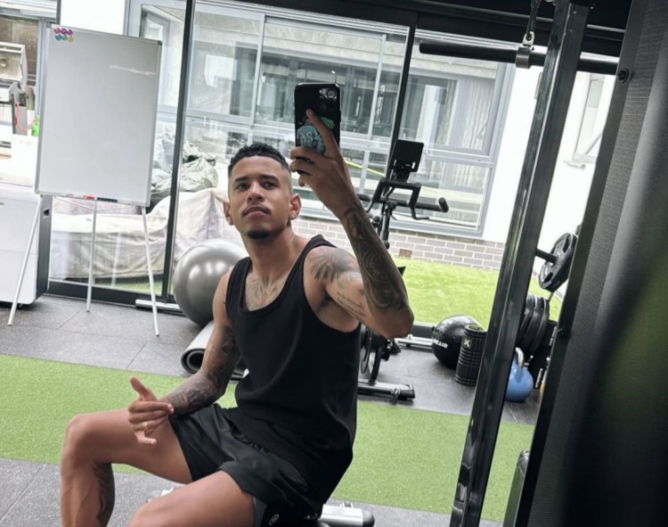 薩維尼奧曬健身房自拍照，羅馬諾：熱刺仍在積極商談他的轉(zhuǎn)會