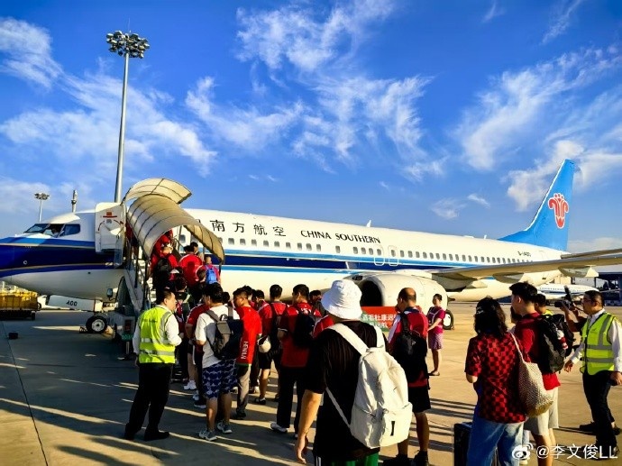 博主：助陣足協(xié)杯，河南隊160余名遠征球迷乘坐包機前往成都
