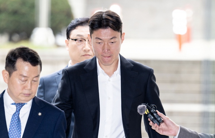 非法拍性愛視頻！韓足協(xié)官方：黃義助被永久除名，在國內(nèi)遭禁足