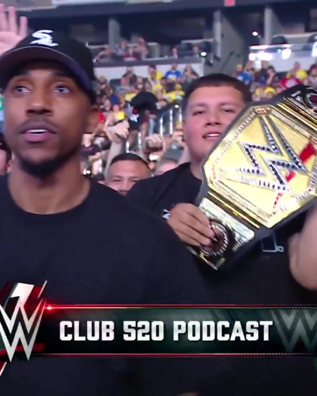 忠實摔迷！哈利伯頓和蒂格現(xiàn)場觀戰(zhàn)WWE“摔角狂歡”賽事