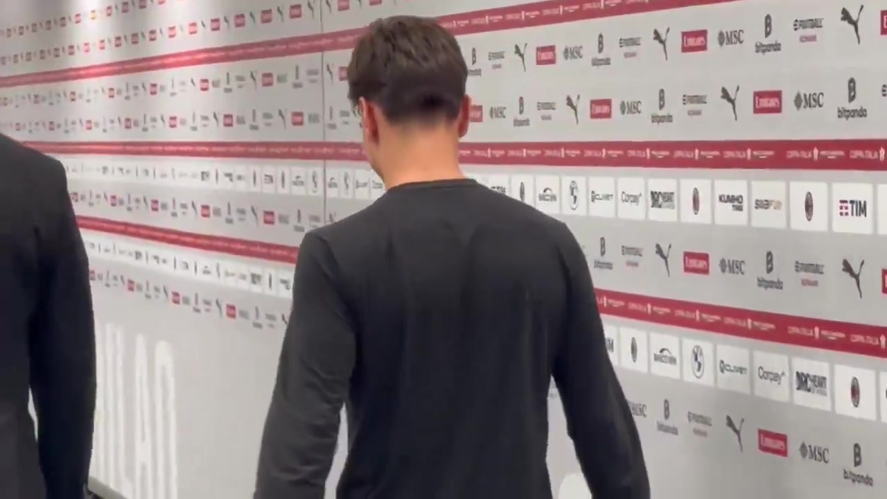 米蘭傷員亞沙里在圣西羅露面，回應記者提問：挺好的，好多了