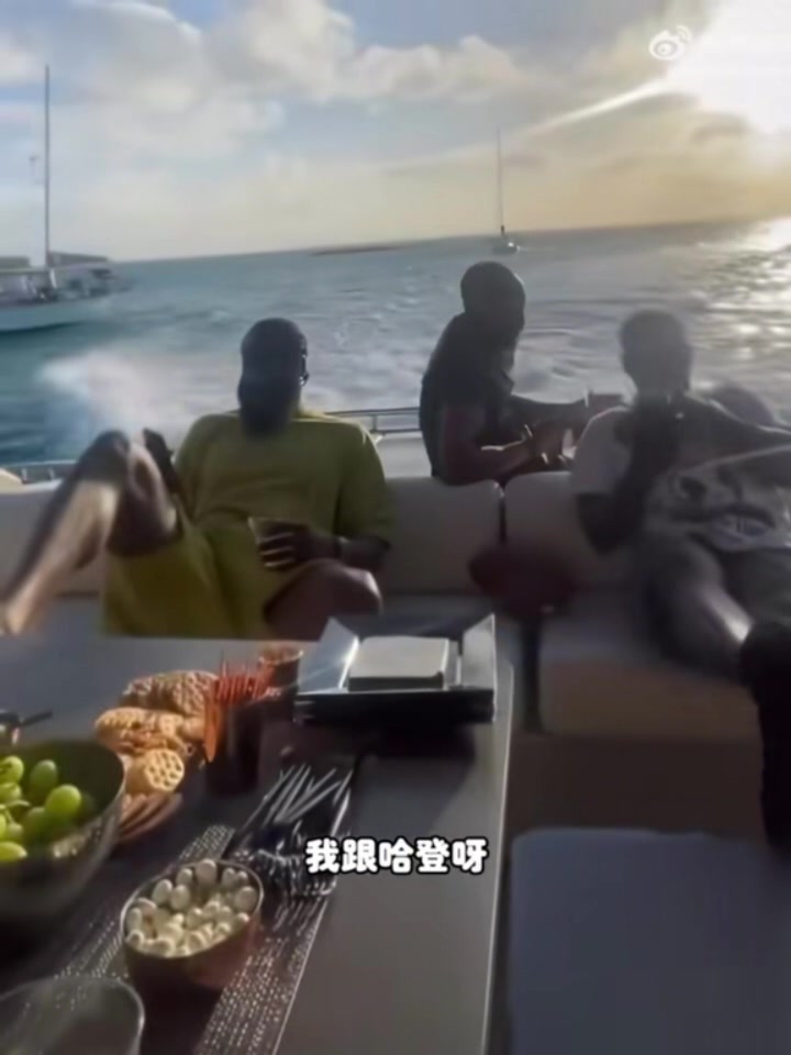 雷霆三少你更愿意和誰交朋友？楊侃團(tuán)隊(duì)：哈登啊 他能帶我大撒幣