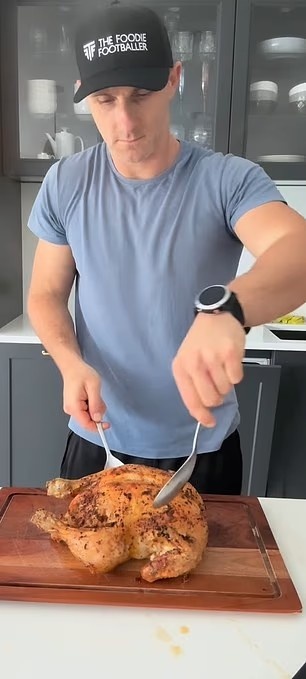 郵報(bào)：前英超球員皮尤退役后成為美食博主，分享健康食譜并教做菜